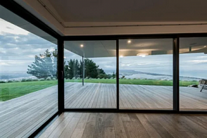 Large-scale glazing