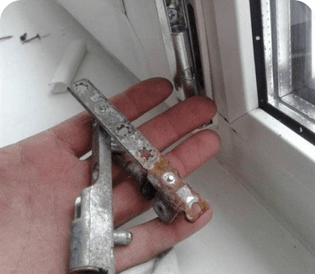 Поломка оконной фурнитуры
