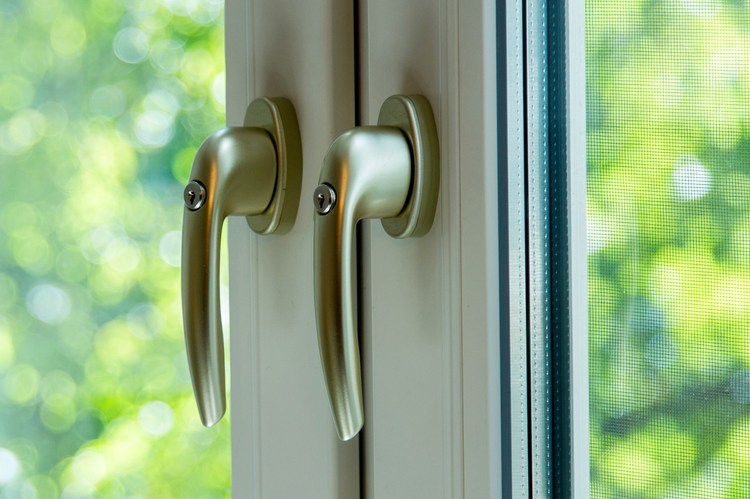 Ручки и запорные элементы для окон